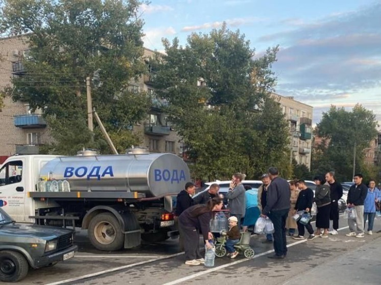 Нариманов без воды: замминистра ЖКХ лично контролирует устранение аварии на насосной станции