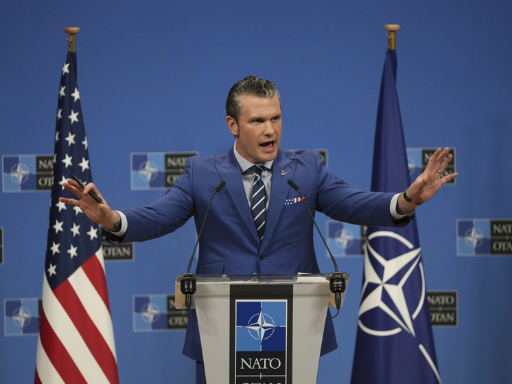 Самолет Хегсета совершил экстренную посадку в Британии из-за ЧП