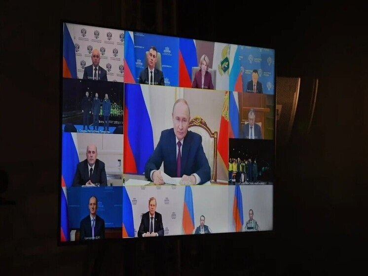 Владимир Путин в режиме телемоста открыл реконструированный участок трассы А-215 в Карелии
