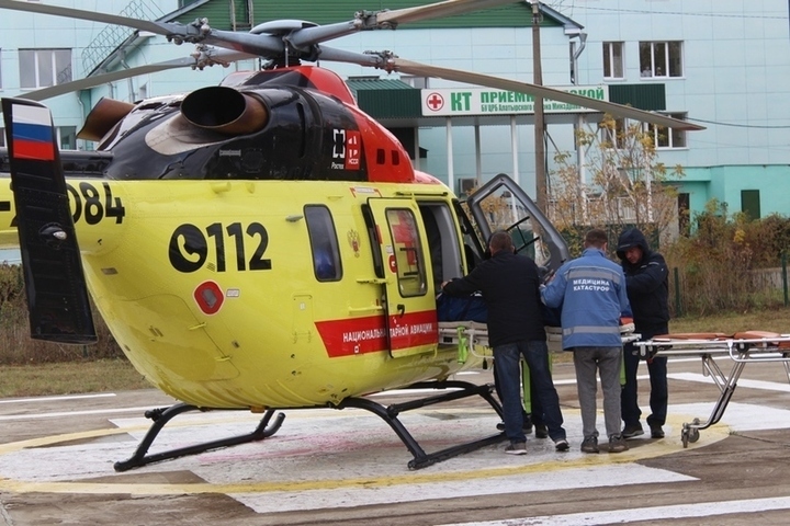 Sanità Aerea in Azione: Trasporto di Paziente con Frattura alla Colonna Vertebrale da Alatyr a Cheboksary