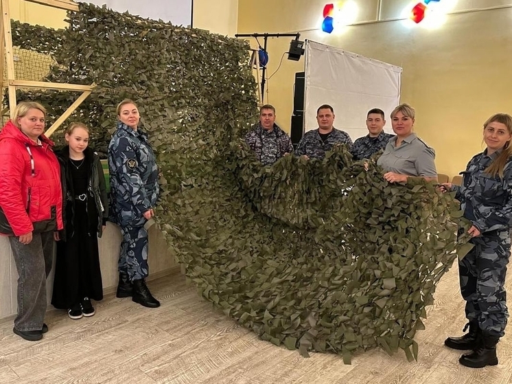 Сотрудники УФСИН в Сычевке присоединились к плетению маскировочных сетей для нужд СВО