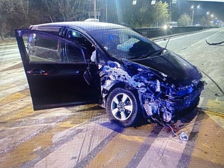 Мужчина и девушка пострадали в ДТП с двумя Toyota в Чите