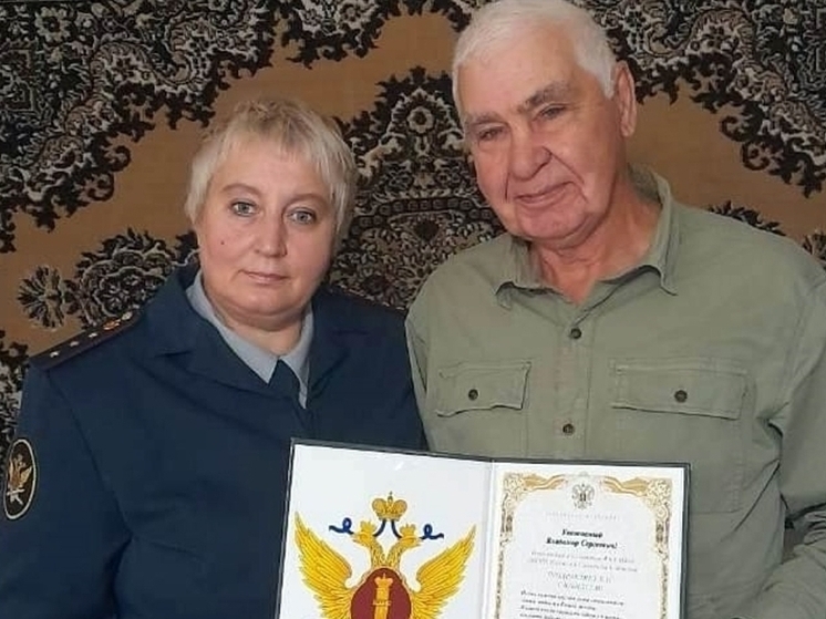 В Смоленской области поздравили ветерана уголовно-исполнительной системы