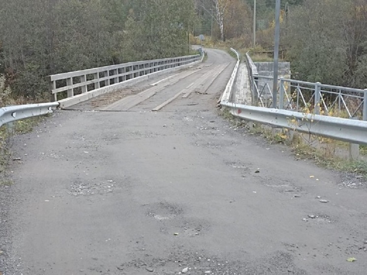 Автомобилисты рискуют жизнью на опасном мосту в Питкярантском районе