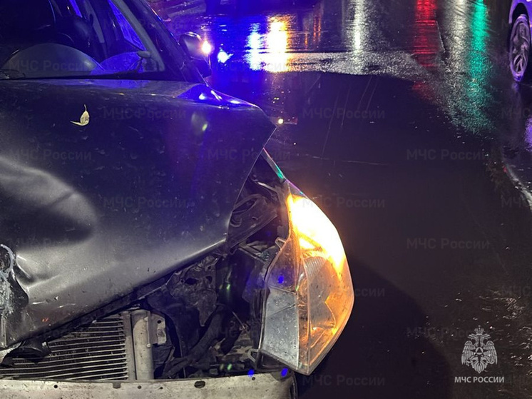 Несколько человек пострадали в столкновении двух иномарок в Калуге