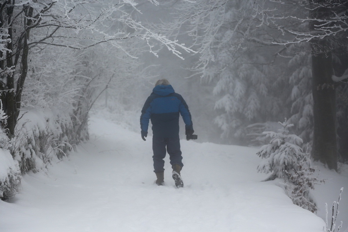 4 рабочих способа убрать запах пота с верхней одежды: застирывать ничего не нужно