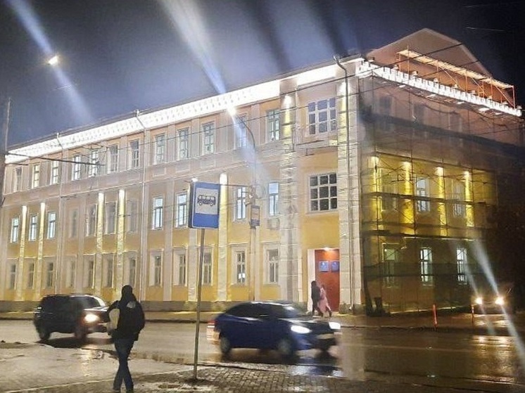 Здание Губернского земства в Костроме после капремонта обеспечили подсветкой