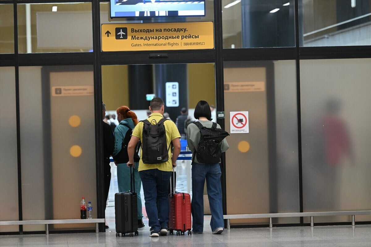 В МВД опровергли информацию об ограничении выезда россиян призывного возраста