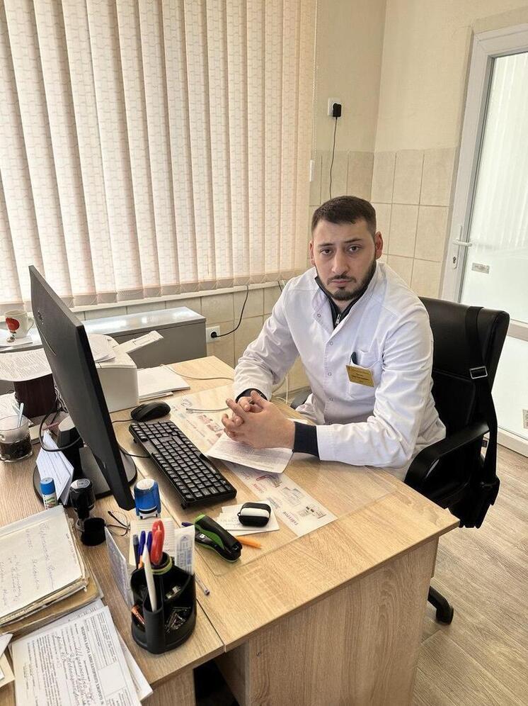 Врач из Северной Осетии Заур Тегаев продолжает помогать жителям Черниговского района