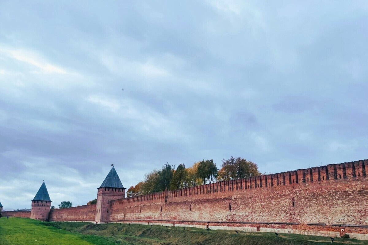 Previsioni Meteo per Smolensk il 17 Ottobre: Tempo Sereno e Temperature Miti in Vista