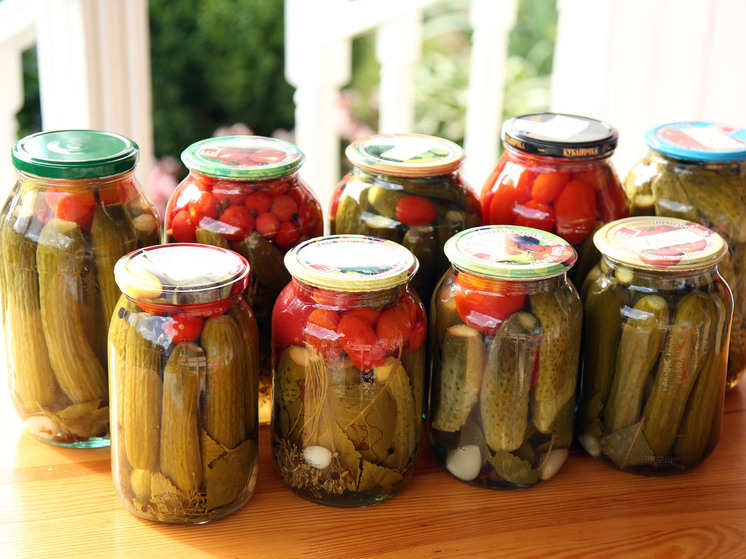 Шесть человек отравились ботулизмом в Дагестане от домашних закруток