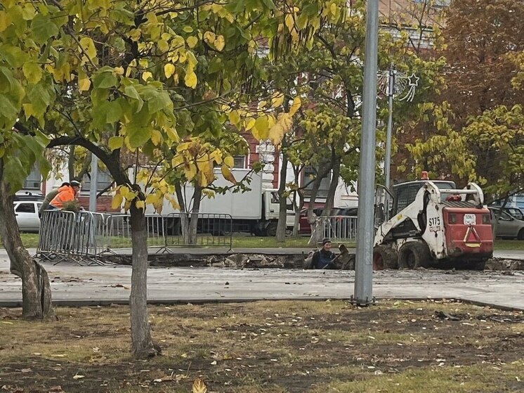 В Саратове начали подготовку Театральной площади для установки еще одного памятника