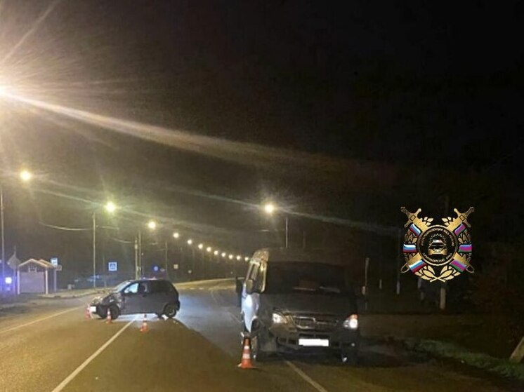 Автобус столкнулся с легковушкой в Тимашевском районе: пострадал водитель