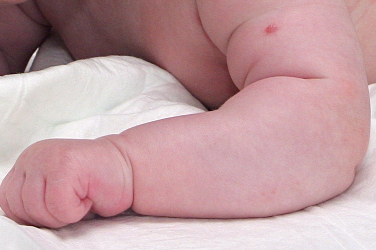 Bambina Neonata Sepolta Viva in India: Un Caso Estremamente Tragico e le Sue Implicazioni Sociali