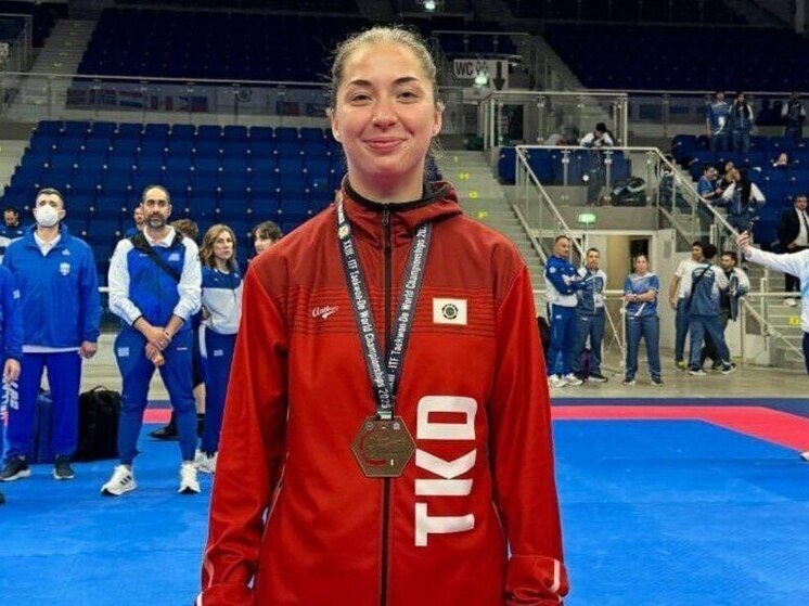 В аэропорту Сочи торжественно встретили бронзового призера чемпионата мира по тхэквондо ИТФ