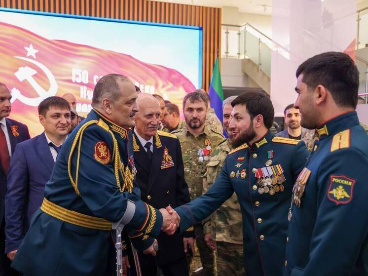 Меликов объявил о повышении единовременной выплаты контрактникам до 2 млн рублей
