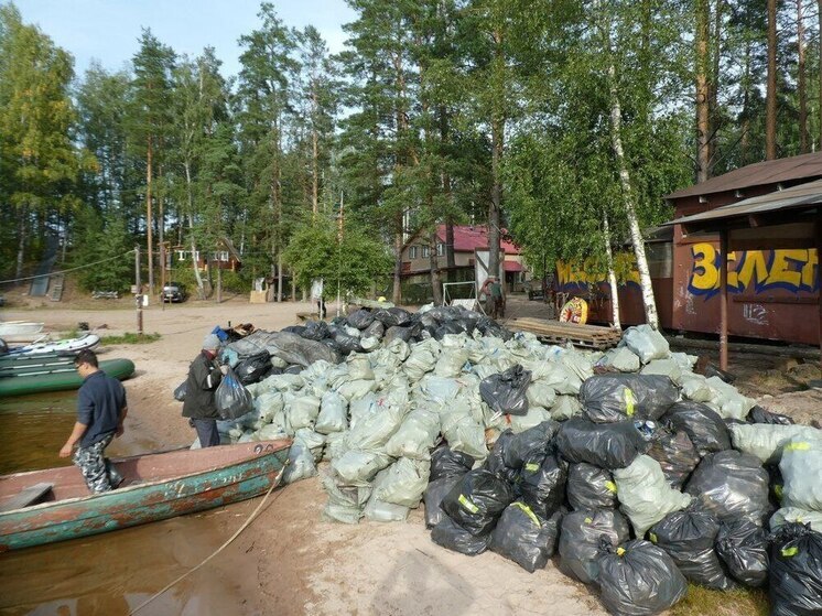 За год с берегов Вуоксы волонтеры собрали 252 мешка мусора