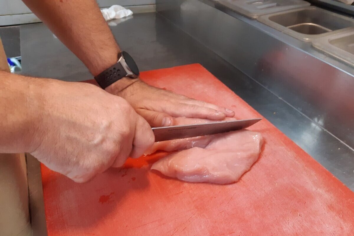 Мясоеды Петербурга оставили больше всего денег в магазинах города