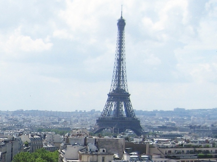 Во Франции не смогли вынести вотум недоверия премьеру Лекорню