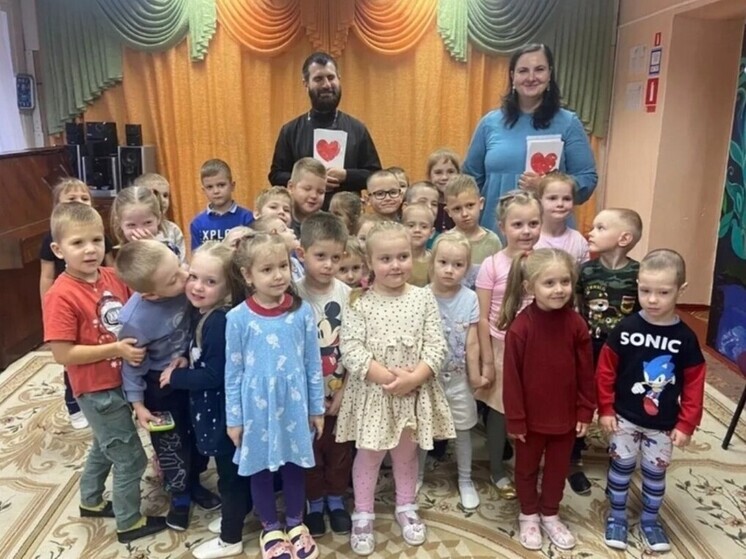 В Орле воспитанникам детсада рассказали о празднике Покрова Пресвятой Богородицы