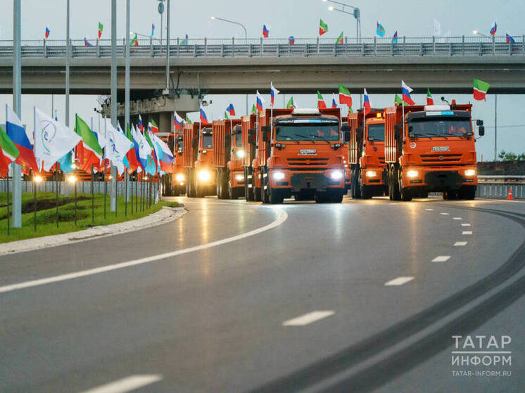 Владимир Путин дал старт движению по новой дороге в обход села Сокуры в Татарстане