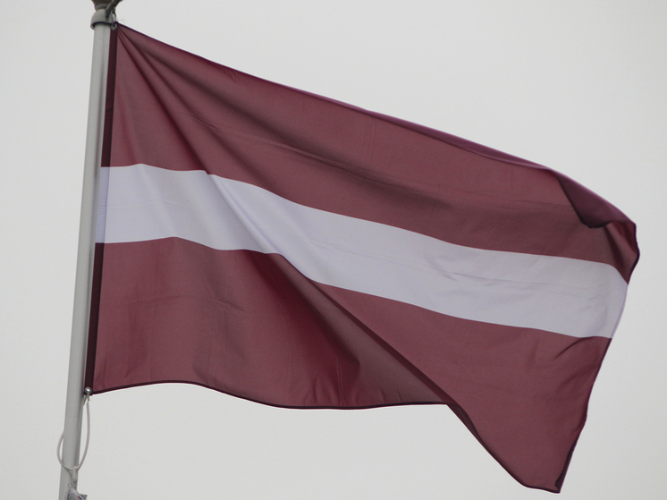 Россия приняла писателей Межиньш, выдворенных из Латвии