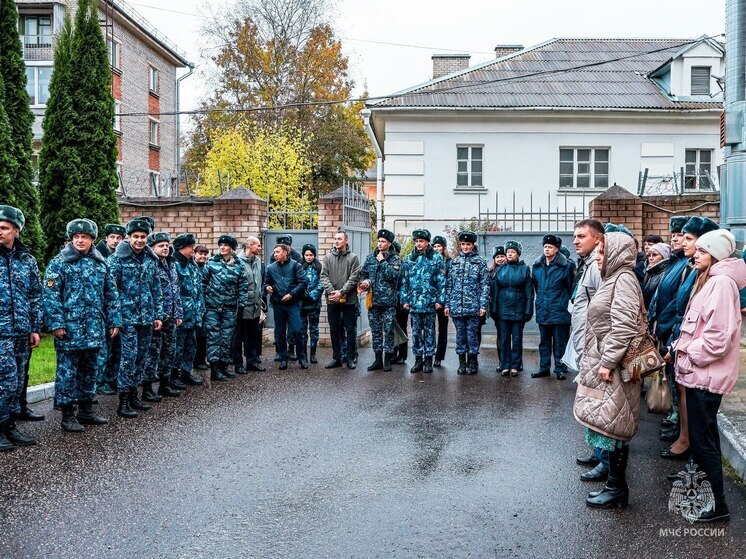 МЧС и УФСИН провели совместную тренировку по ликвидации ЧС в Пскове