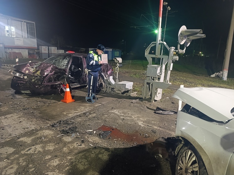 В Екатеринбурге 16-летний подросток за рулем ВАЗ получил травмы в ДТП