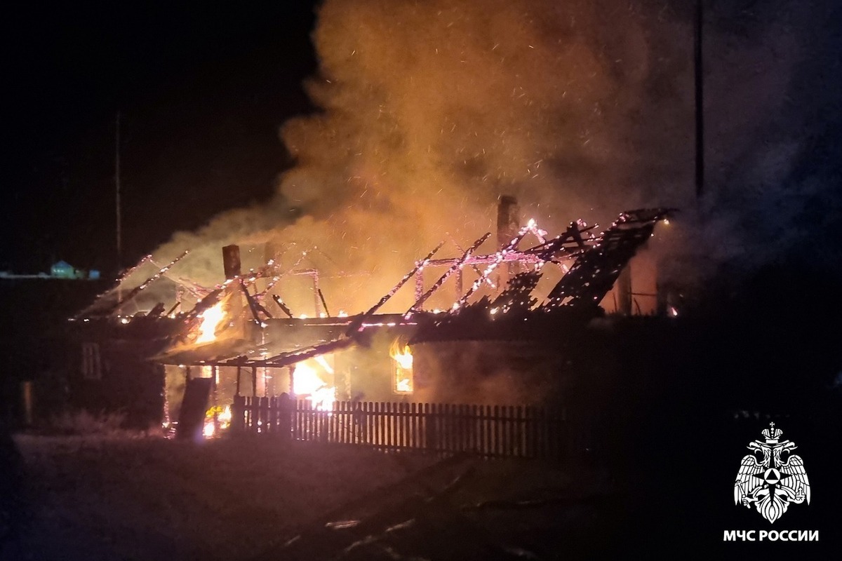 Incendio devastante nella regione di Vologda: una famiglia di cinque persone si salva per miracolo