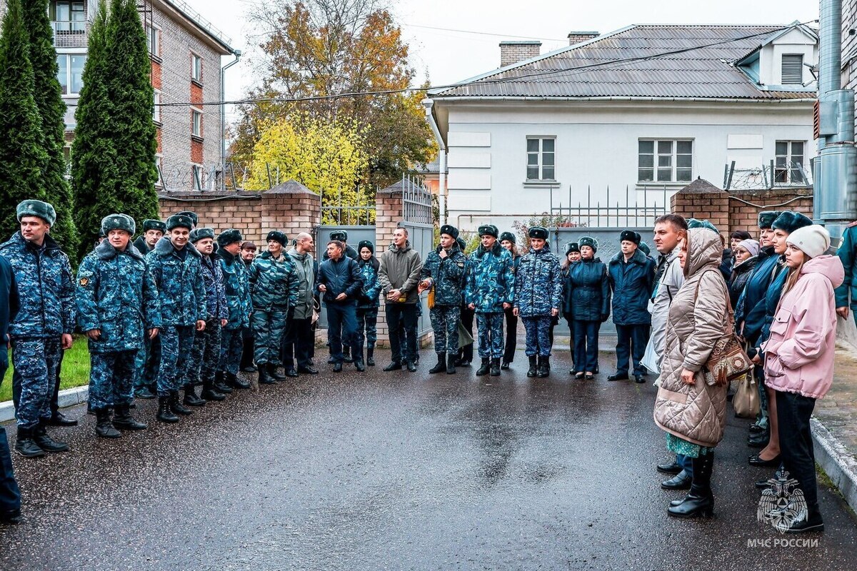 МЧС и УФСИН провели совместную тренировку по ликвидации ЧС в Пскове