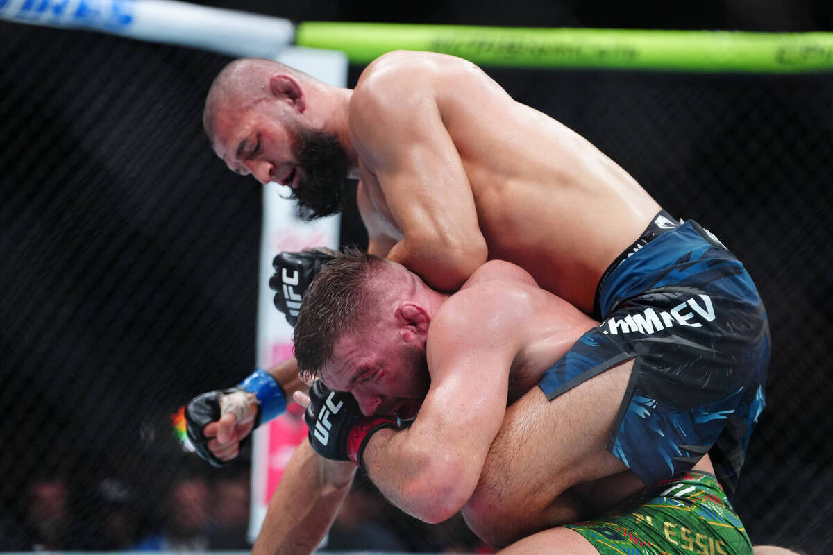 Чемпиону среднего дивизиона UFC все равно с кем проводить защиту