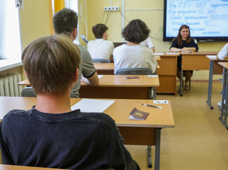 Испытания школьников начнутся с экзамена по математике