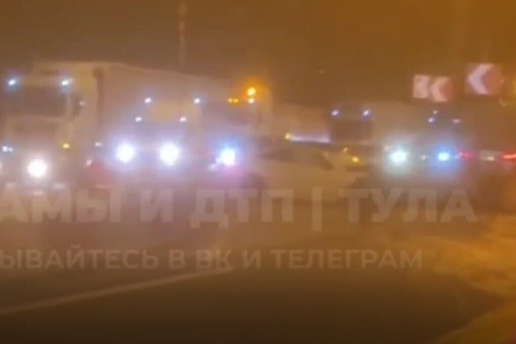 Incidente stradale sulla M-2: auto bianca causa blocco del traffico e solleva preoccupazioni sulla sicurezza stradale