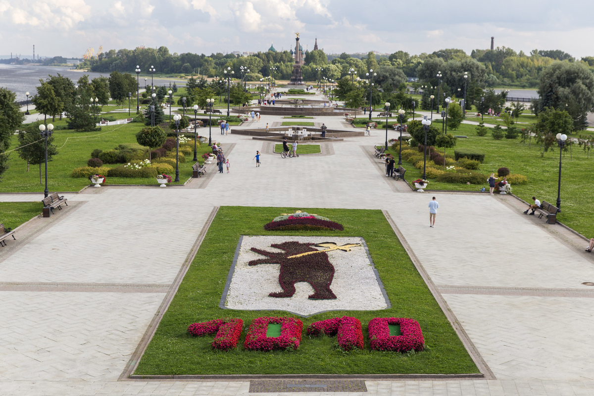 Платье и каблуки: российский вуз пригрозил отчислением студенту