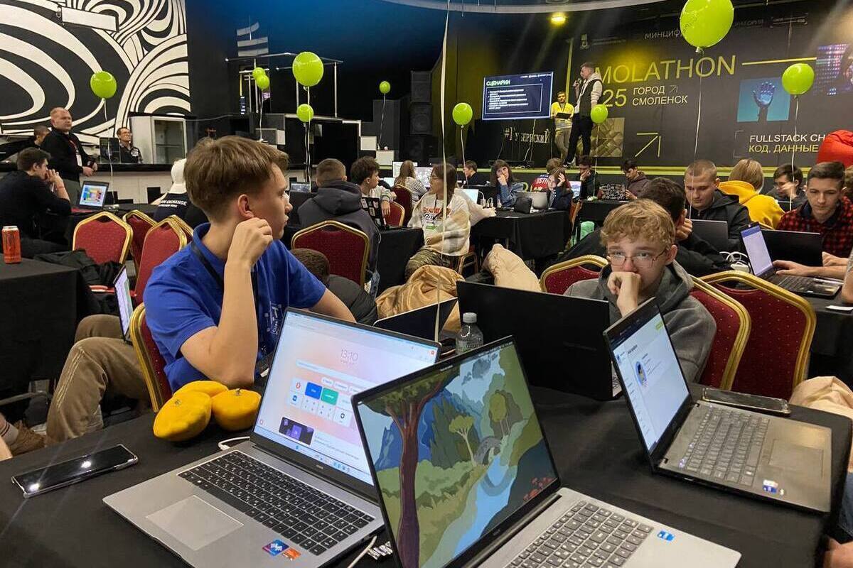 Il Forum Internazionale Svой Код a Smolensk: Una Piattaforma per Giovani Talenti nel Settore IT