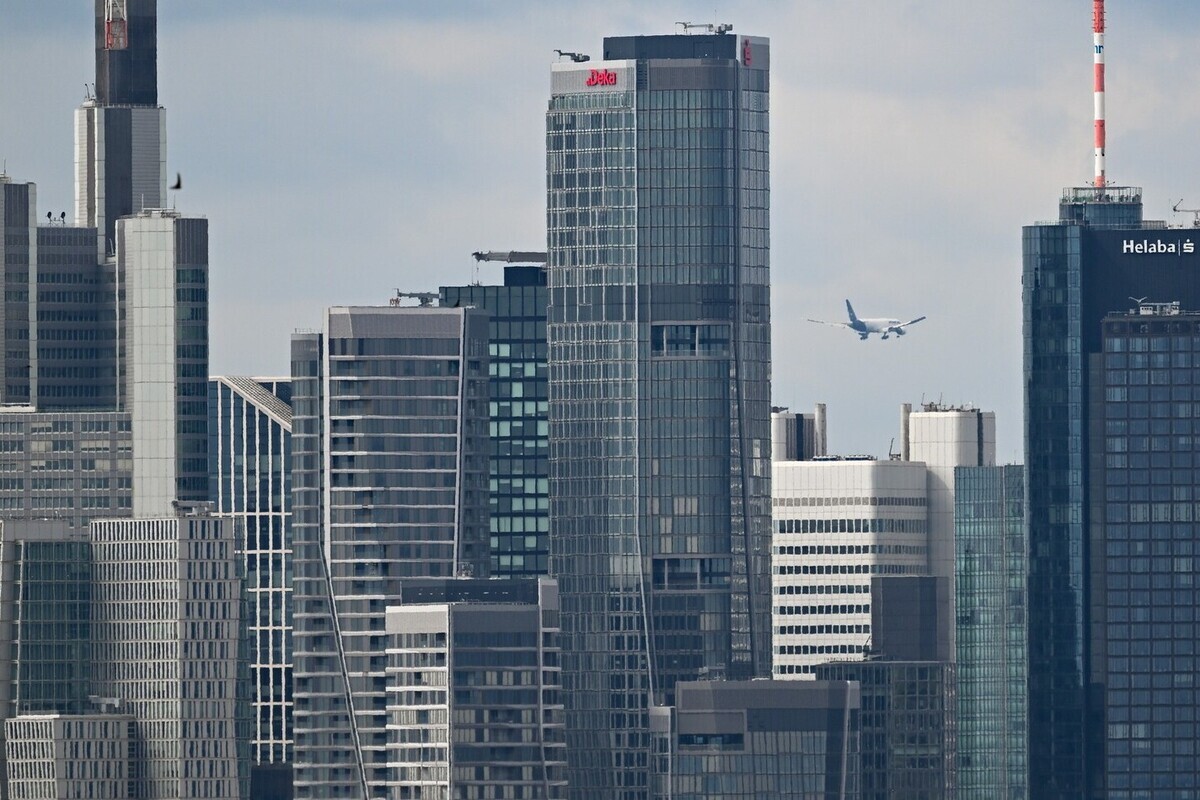 Германия хочет изъять сотни миллионов евро из замороженных активов РФ