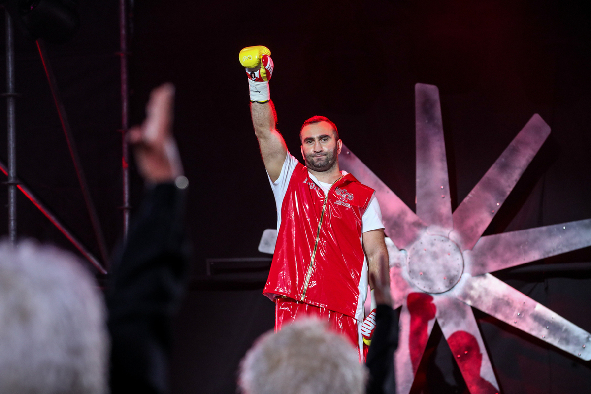 Боксер из России Гассиев сразится за звание чемпиона мира