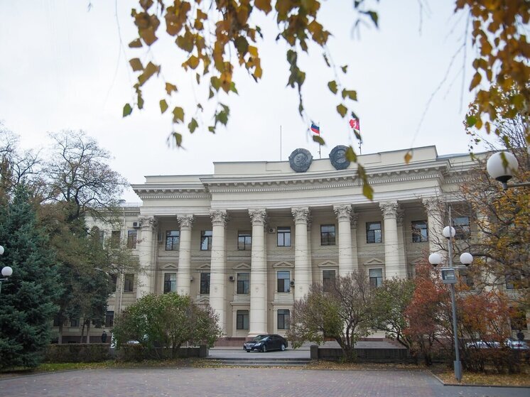 Андрей Бочаров поздравил коллектив волгоградского медуниверситета с госнаградой