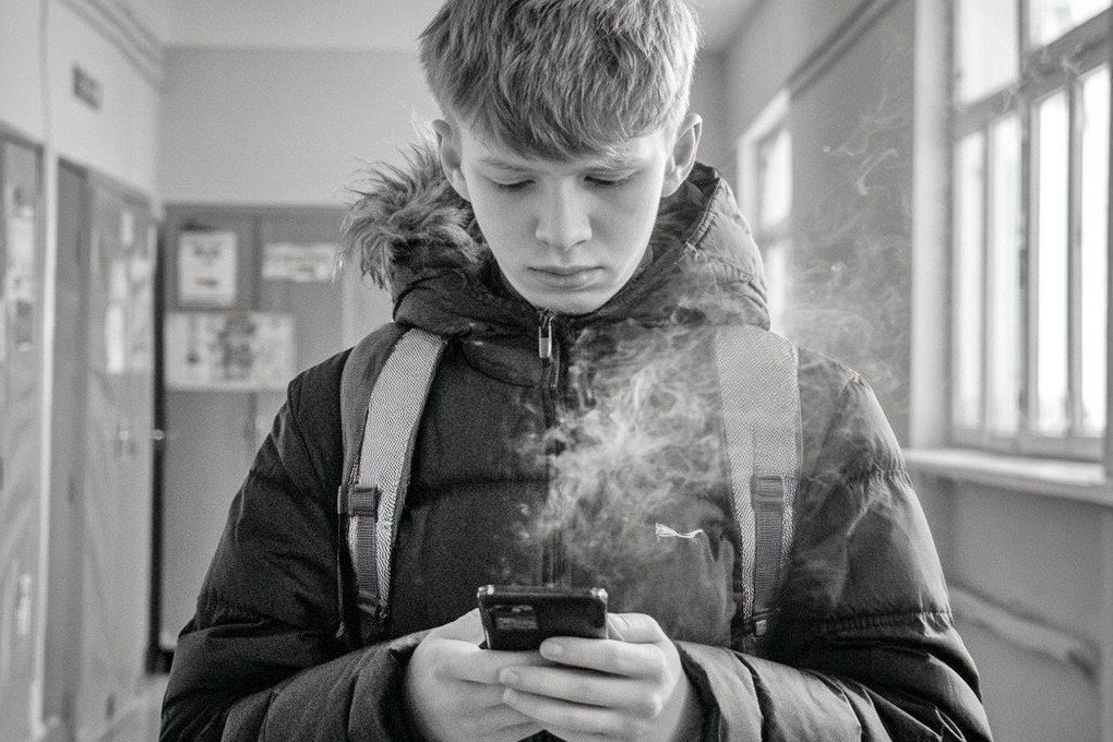 Телефон взорвался в руках у школьника в российском городе