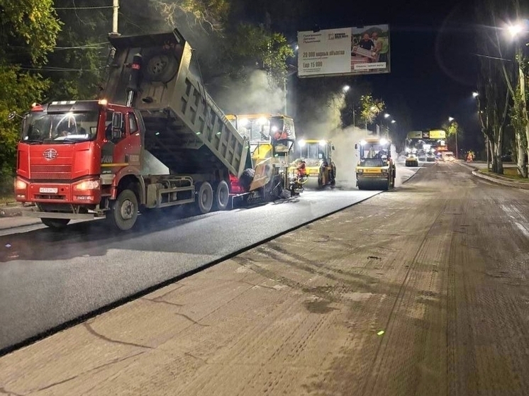 В Донецке оперативными темпами восстанавливают площадь Коммунаров и проспект Ленинский