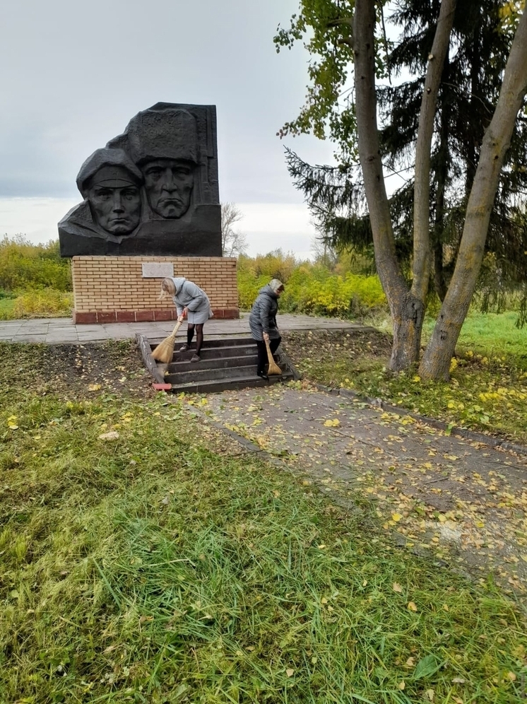  Под Орлом благоустроили прилегающую территорию к музейному комплексу "Памятник латышским стрелкам"