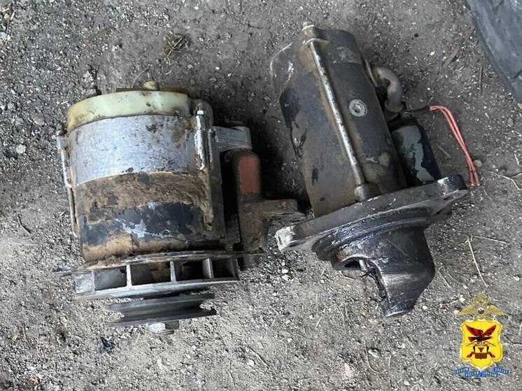 Полиция задержала двух забайкальцев, которые сняли детали с трактора и фуры
