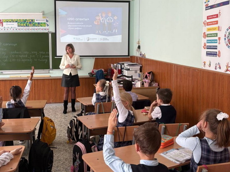 Волго-Вятский банк Сбербанка познакомил школьников с ИИ-агентами на «Уроке цифры»