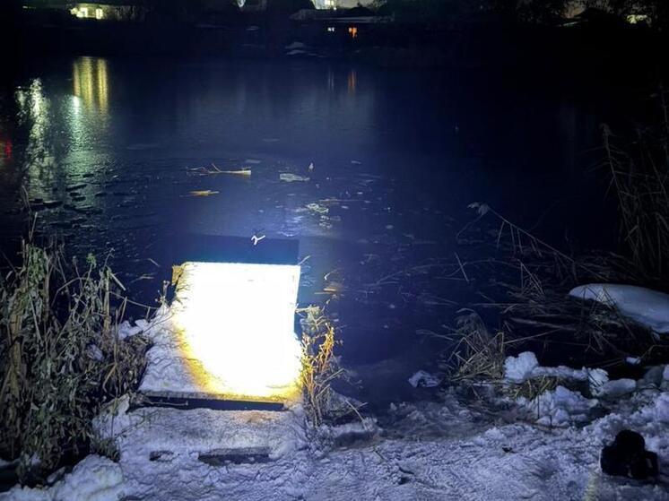 Опубликованы фото с места гибели двух мальчиков на водоеме в Новосибирске