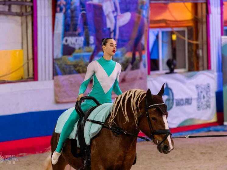 Новгородки успешно выступили на чемпионате и первенстве России по конному спорту