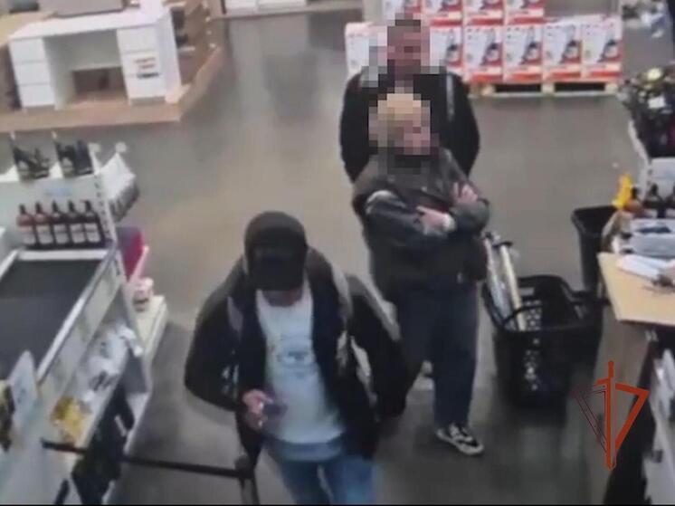 Вор использовал парик, чтобы обворовать магазин стройматериалов