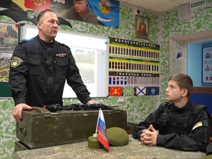 Астраханский ветеран СВО обучает юных казаков военному делу