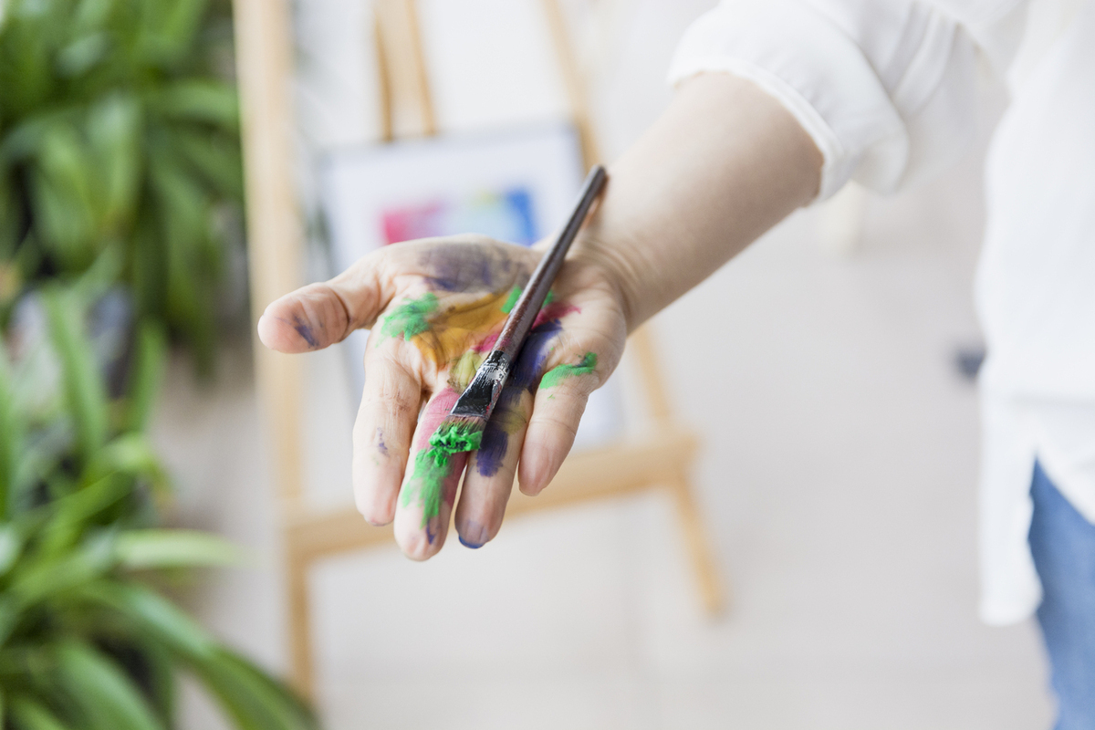 В ДНР волонтеры культуры проводят арт-терапию для детей из зоны СВО