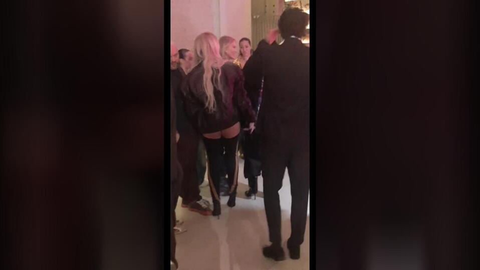 Анна Седокова у Бузовой шокировала публику "голой попой"