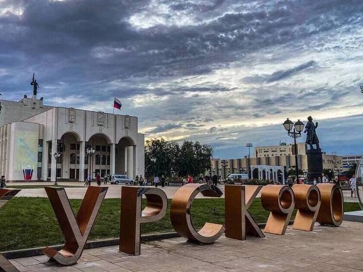 В Курске двух студентов на покупке билетов в театр обманули девушки-мошенницы